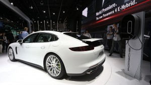 2017-porsche-panamera-4-e-hybrid-2