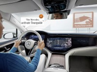 Over-the-Air-Updates ermöglichen neue Unterhaltungs- und NavigationsangeboteOver-the-air updates bring new entertainment and navigation offerings to Mercedes-Benz customers